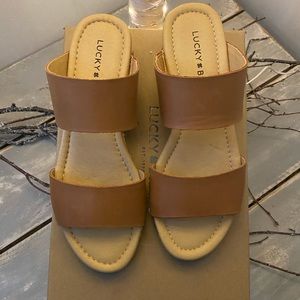 NIB WMS LUCKY SANDAL -everyday color & comfort